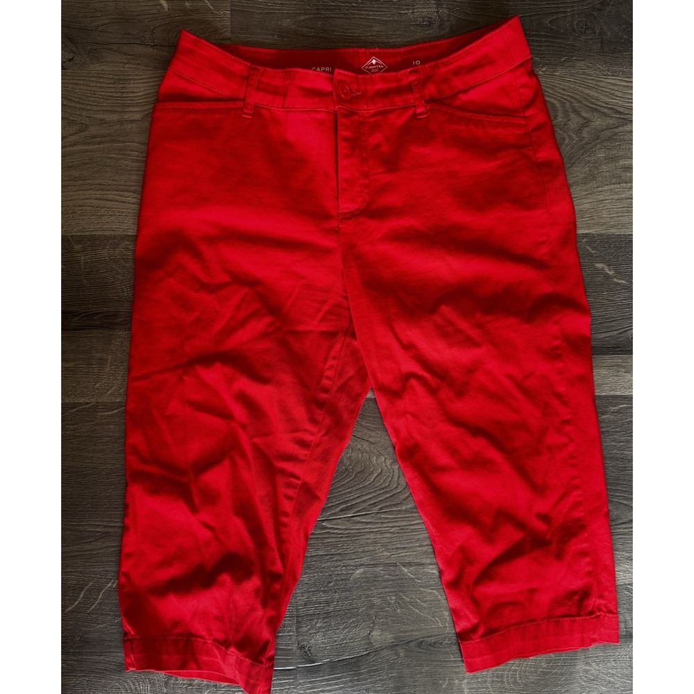 Women's red Capri size 10 St. John's Bay